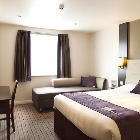 Premier Inn Falkirk - Larbert Экстерьер фото