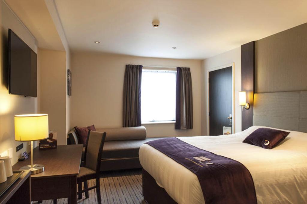 Premier Inn Falkirk - Larbert Экстерьер фото