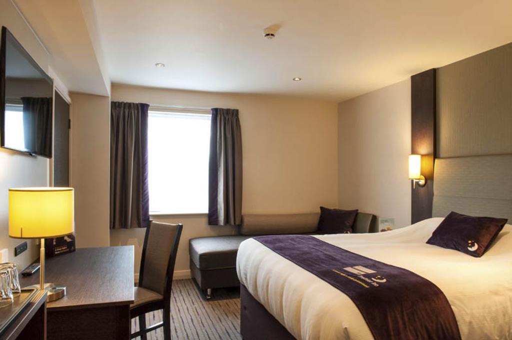 Premier Inn Falkirk - Larbert Экстерьер фото