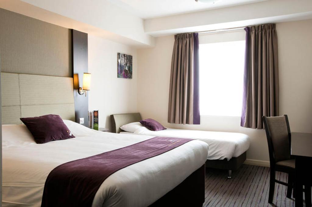 Premier Inn Falkirk - Larbert Экстерьер фото