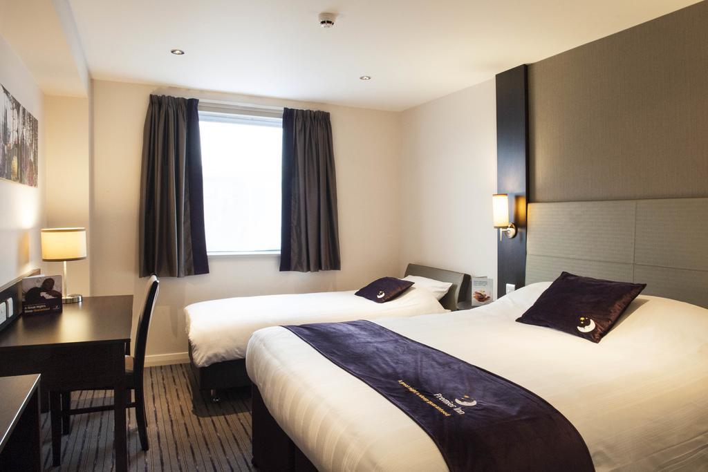 Premier Inn Falkirk - Larbert Экстерьер фото