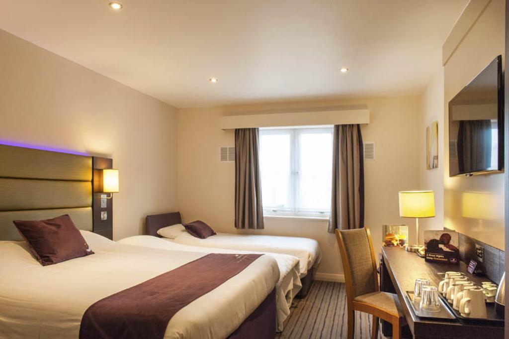 Premier Inn Falkirk - Larbert Экстерьер фото