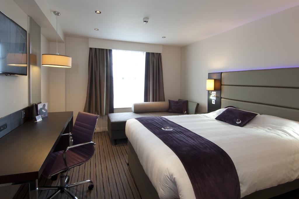 Premier Inn Falkirk - Larbert Экстерьер фото