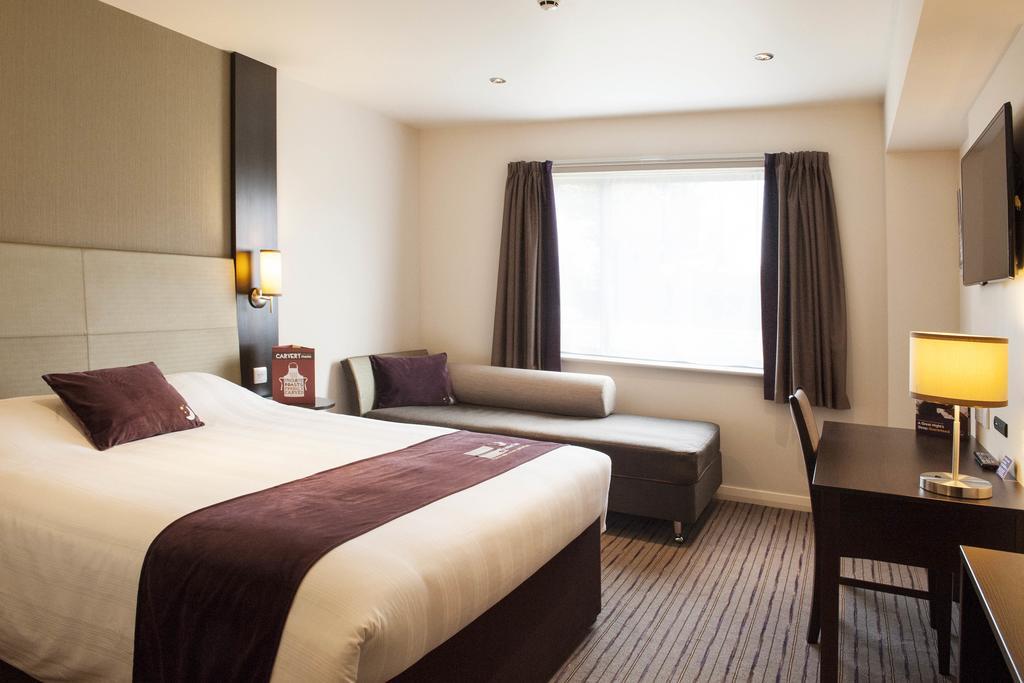 Premier Inn Falkirk - Larbert Экстерьер фото