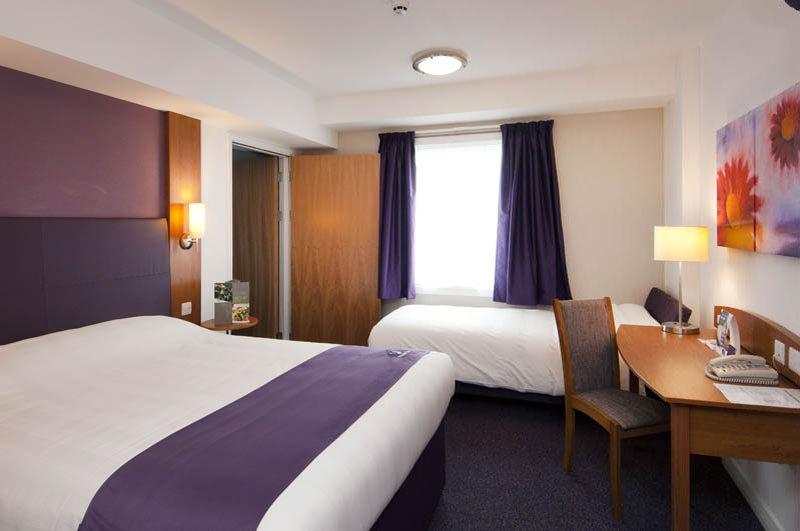 Premier Inn Falkirk - Larbert Экстерьер фото