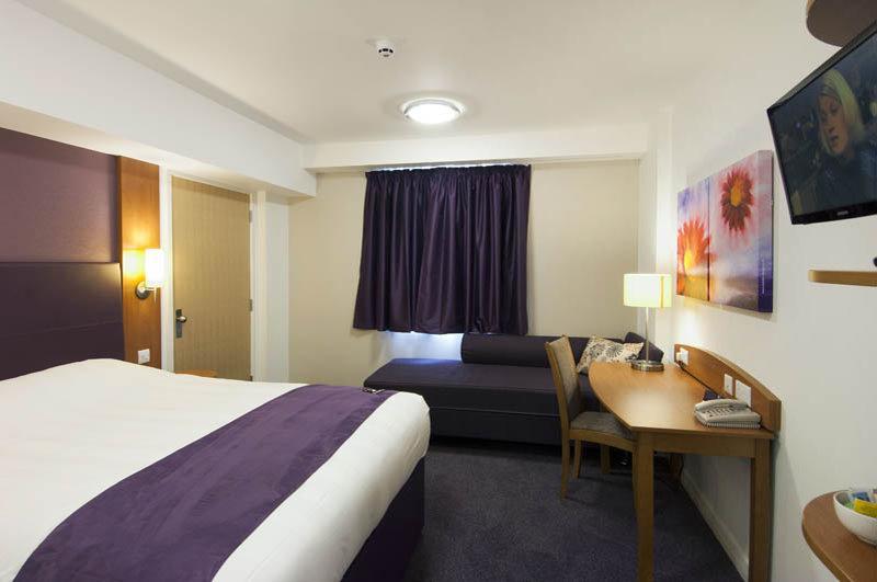 Premier Inn Falkirk - Larbert Экстерьер фото